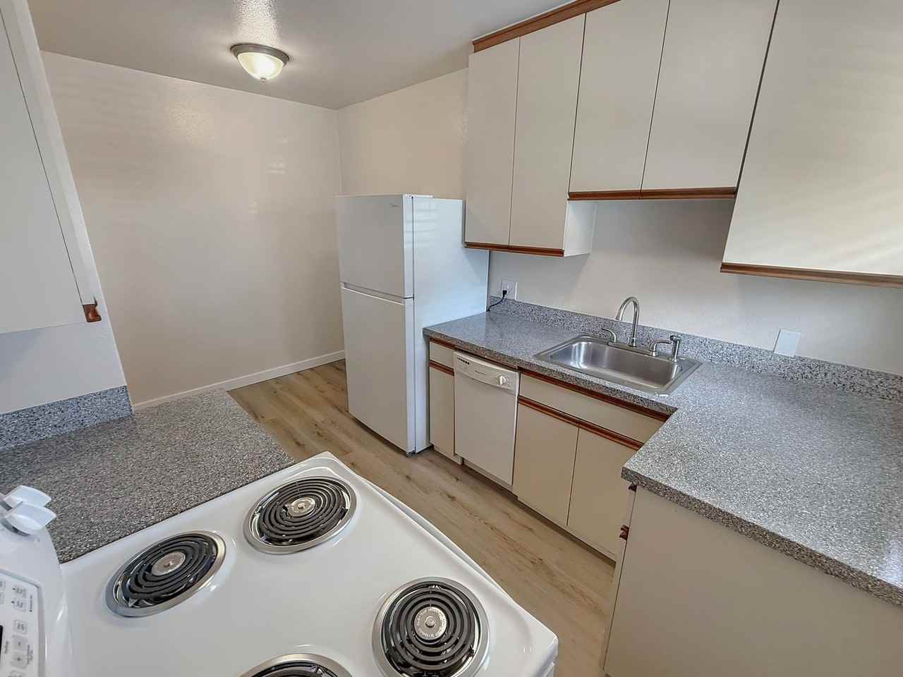 241 5th St - Photo 4 of 8