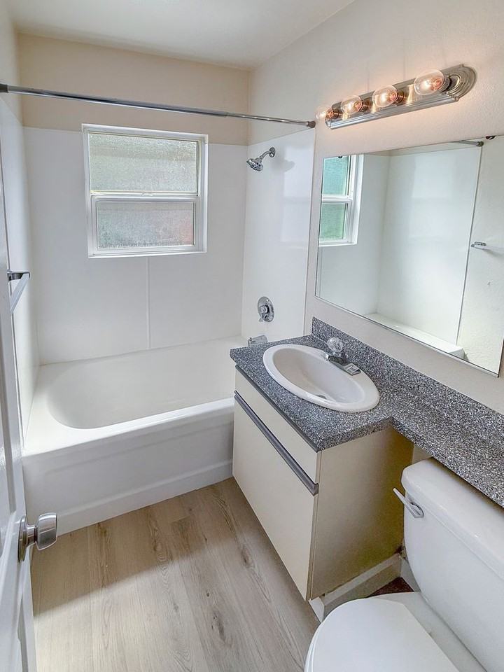 241 5th St - Photo 5 of 8