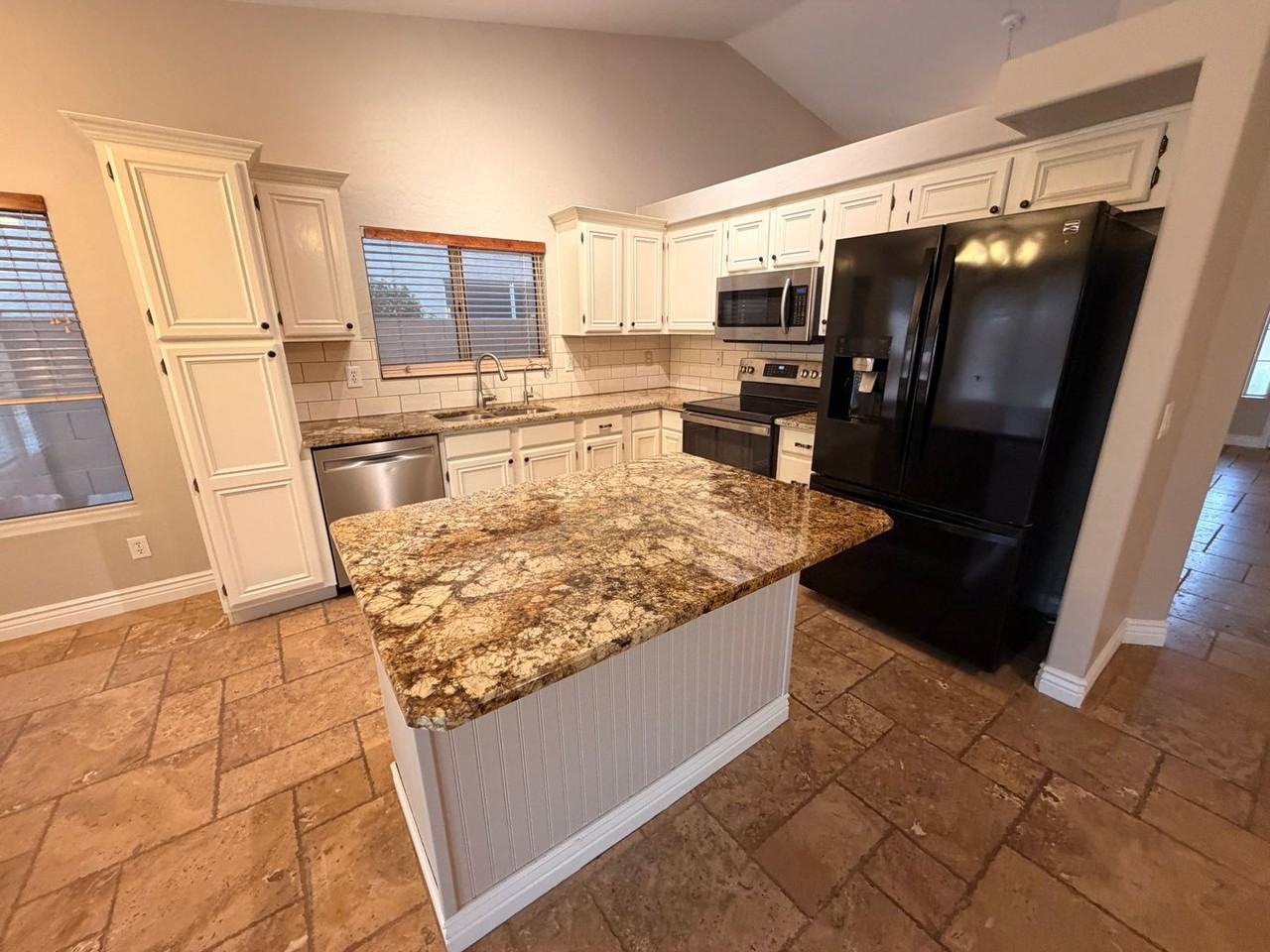 1732 W Laurel Ct - Photo 4 of 24