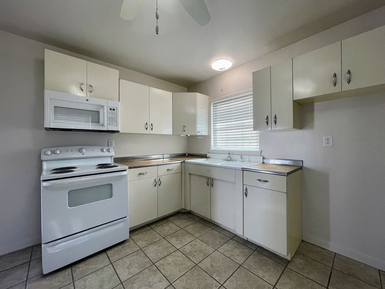 2250 Sunset Ave - Photo 6 of 17