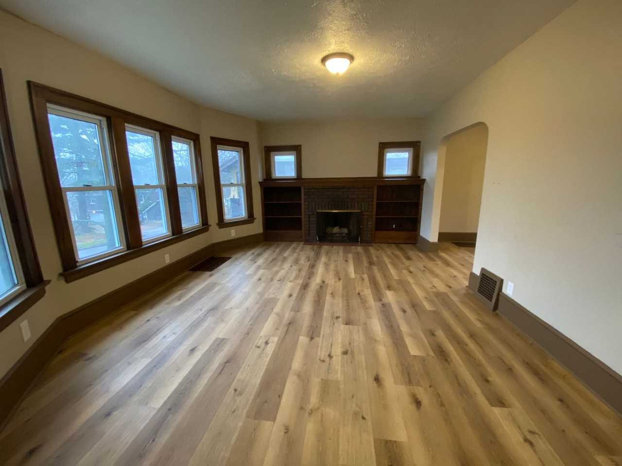 183 Colony Cres - Photo 2 of 12