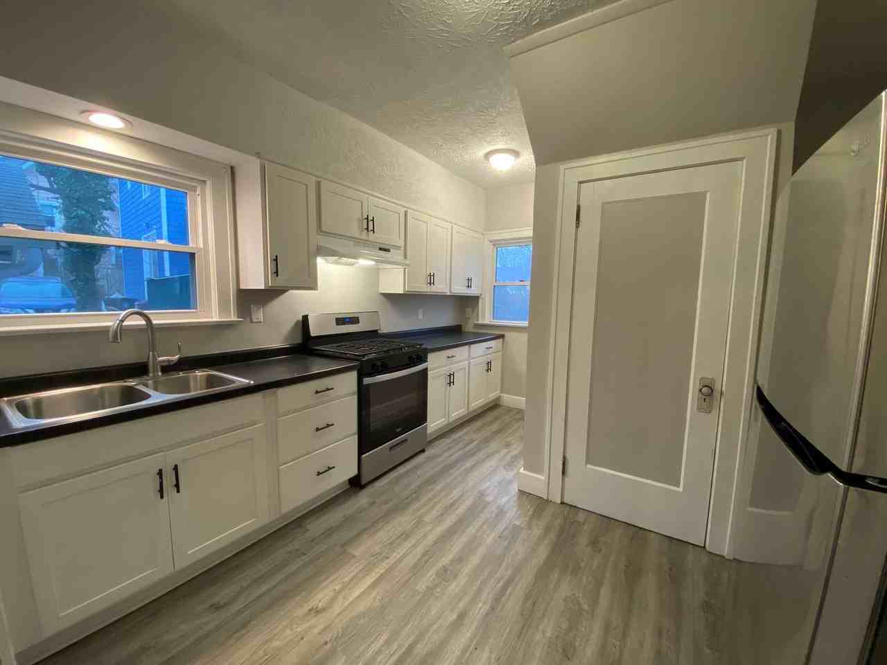 183 Colony Cres - Photo 4 of 12