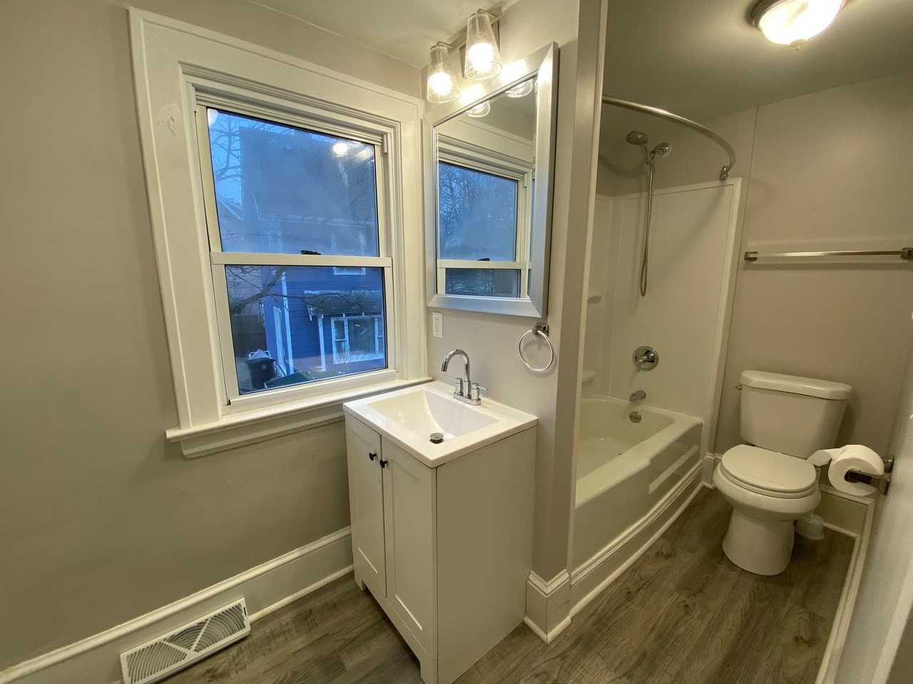 183 Colony Cres - Photo 6 of 12