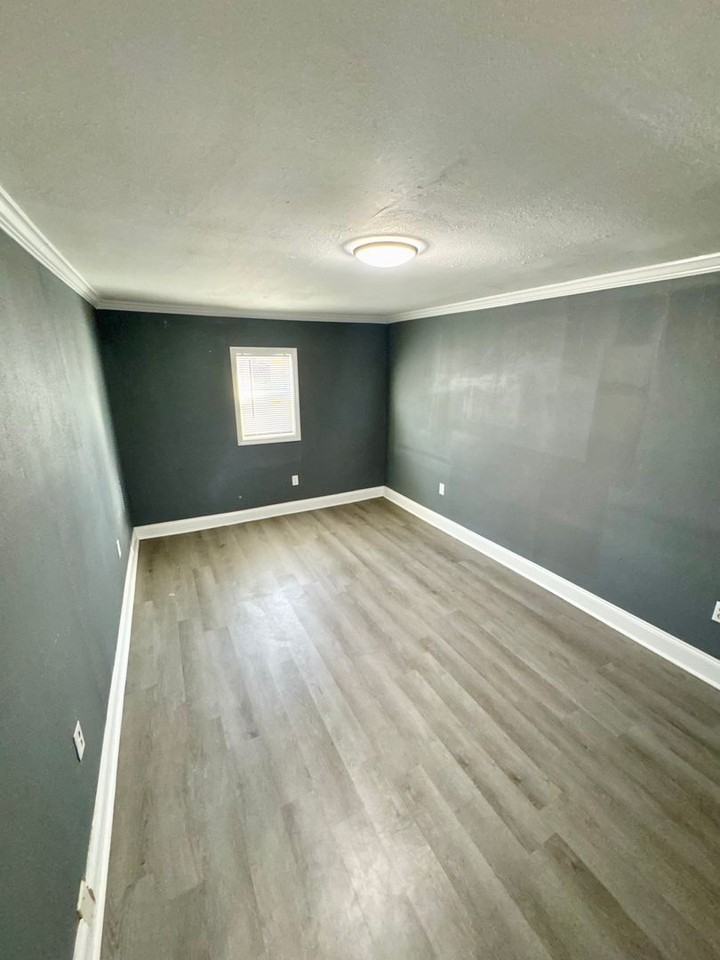 1501 1/2 Clover St - Photo 4 of 6