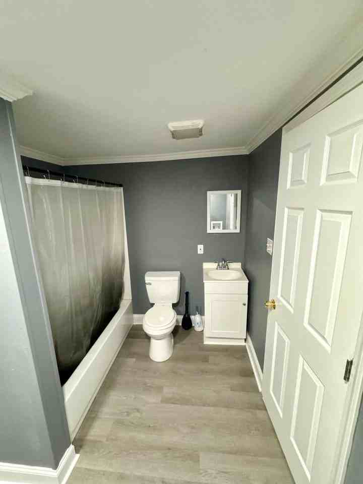 1501 1/2 Clover St - Photo 5 of 6