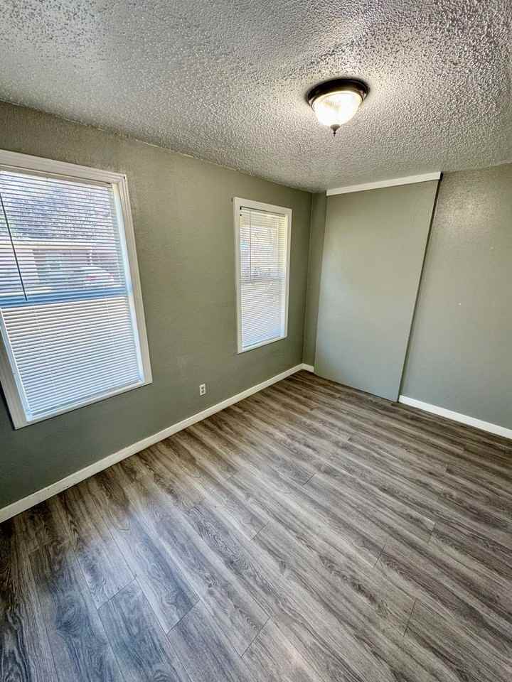 1503 Clover St - Photo 4 of 6