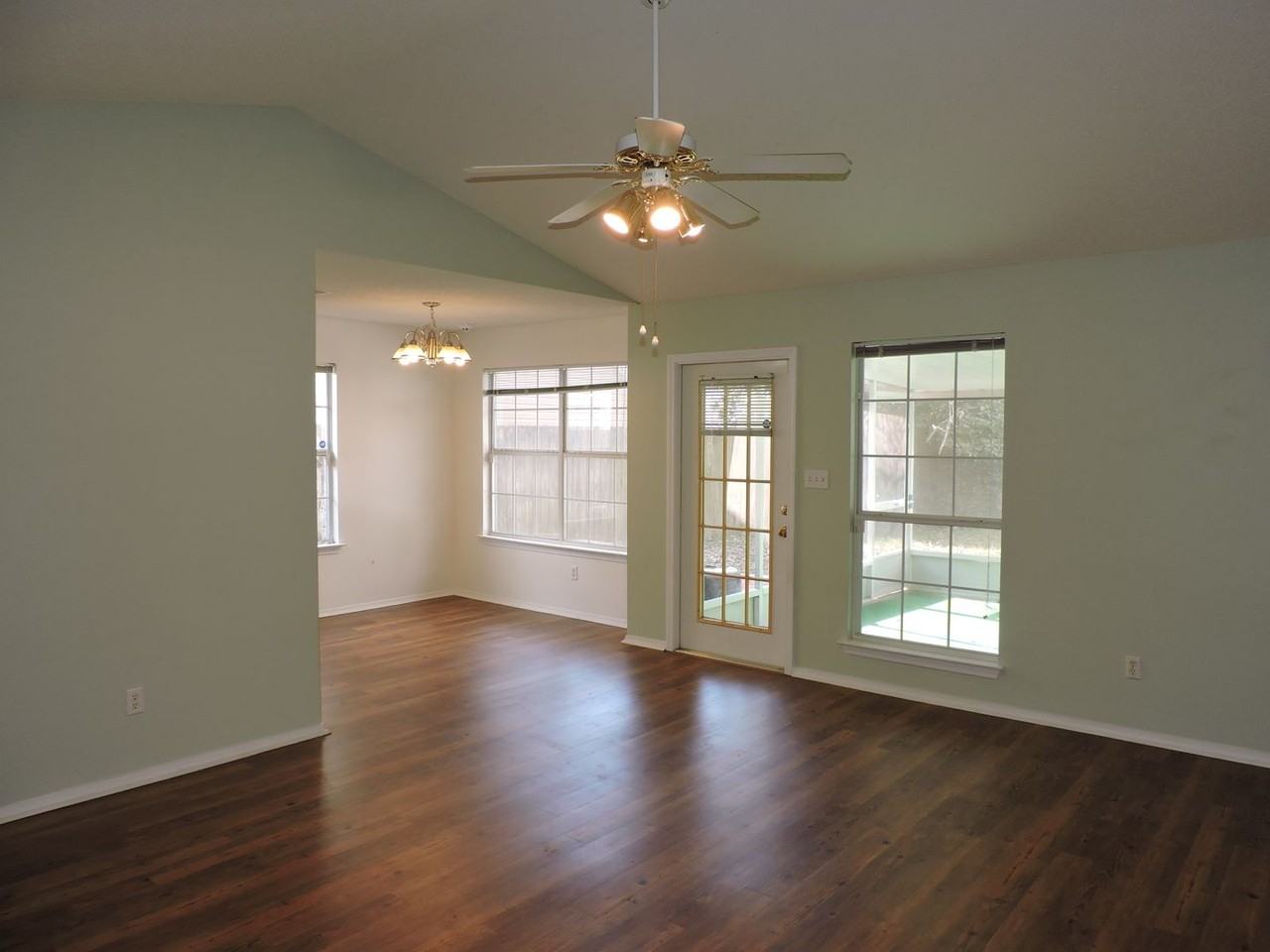 345 Mirabelle Dr - Photo 3 of 27