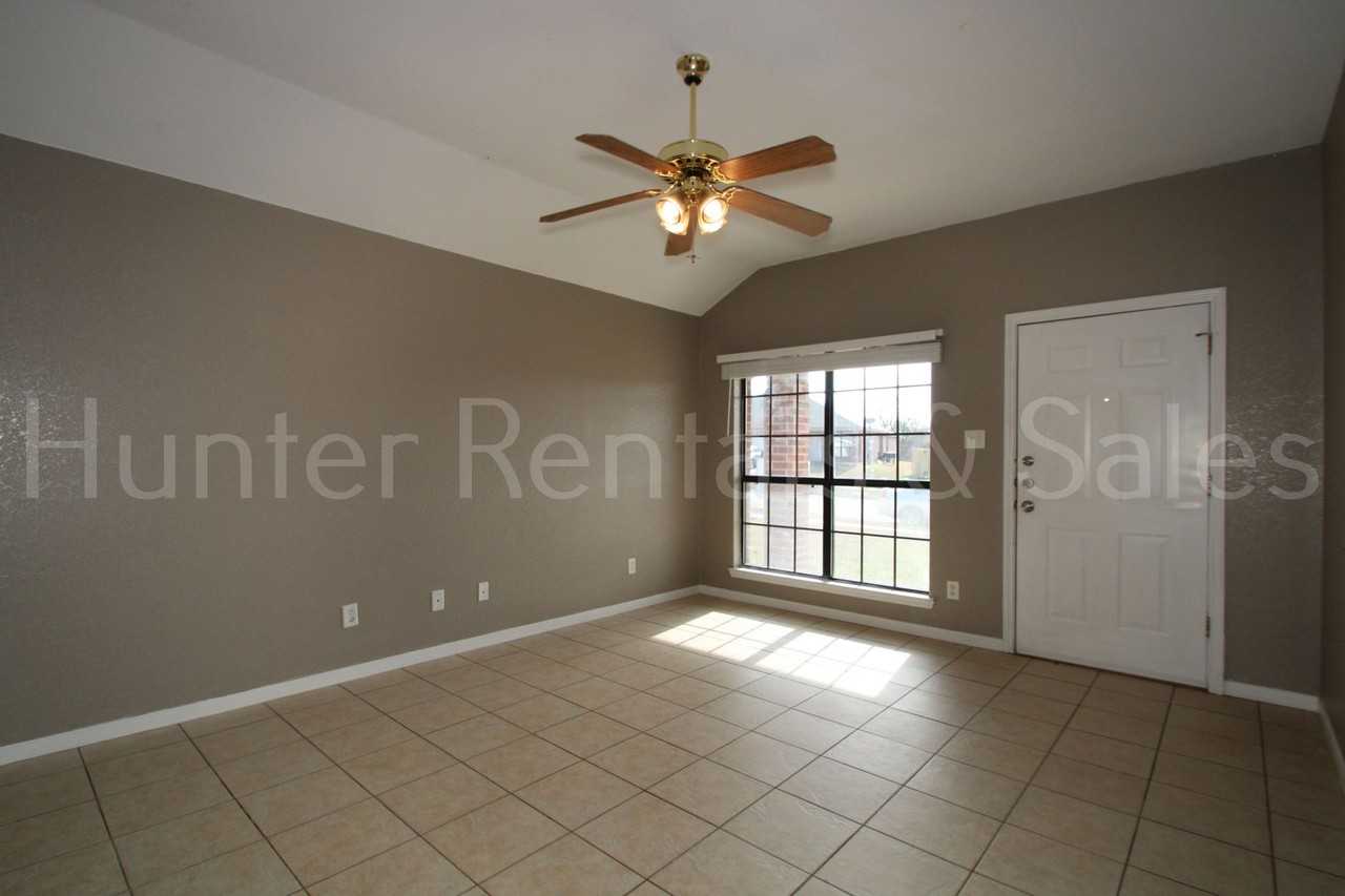 3007 Dannen Ct Unit B - Photo 6 of 24