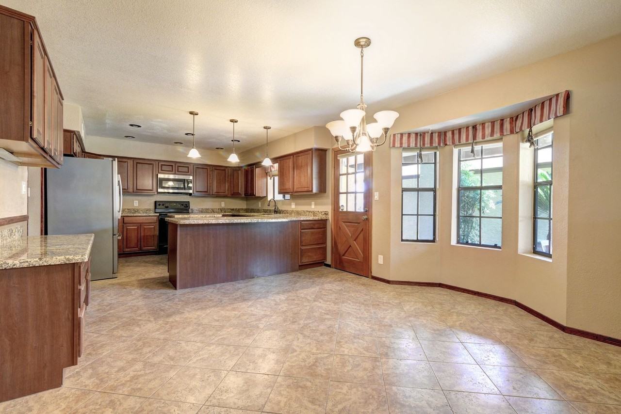 1250 W 12th Pl - Photo 6 of 46