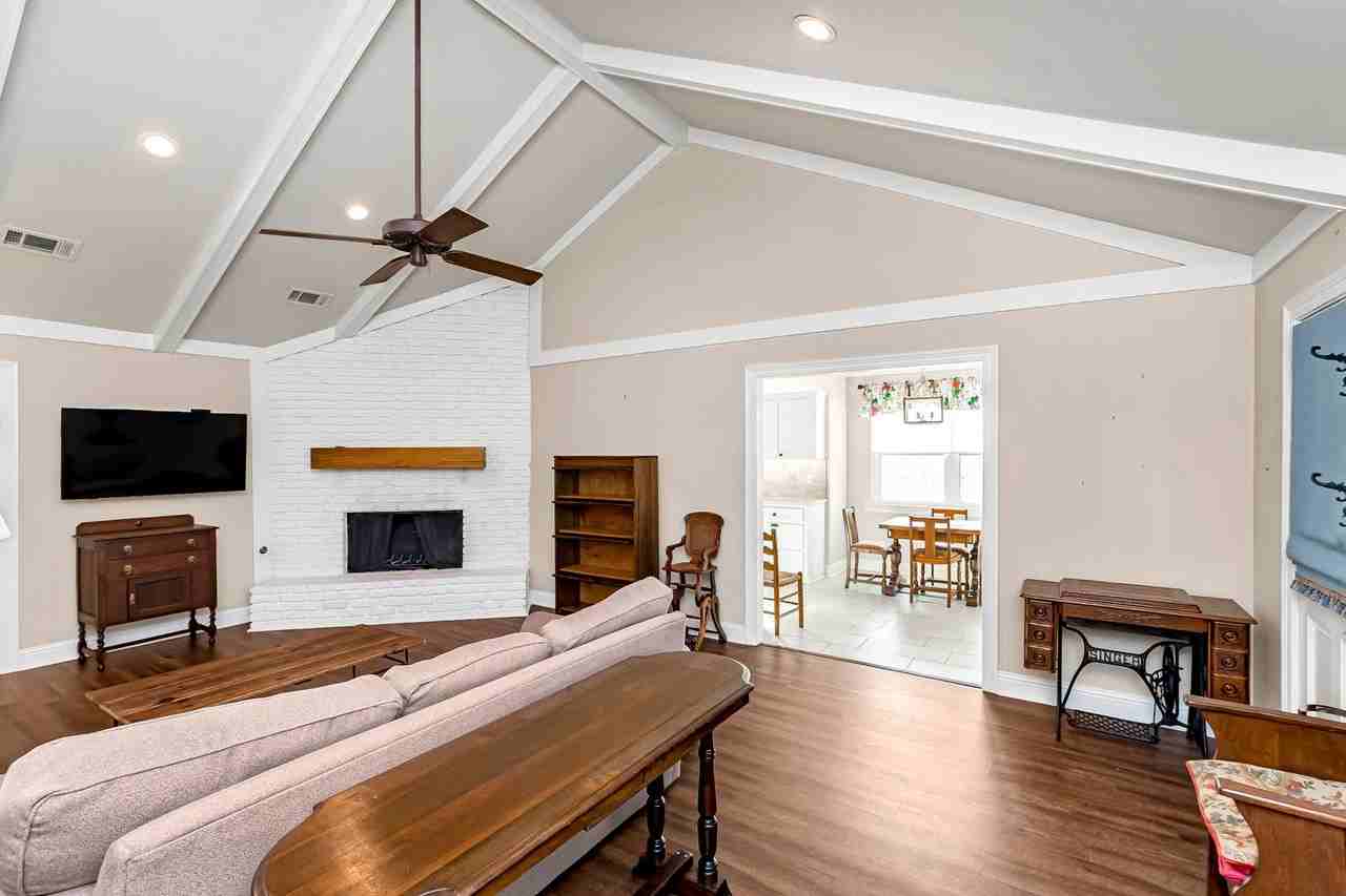 10859 Cal Rd - Photo 2 of 11