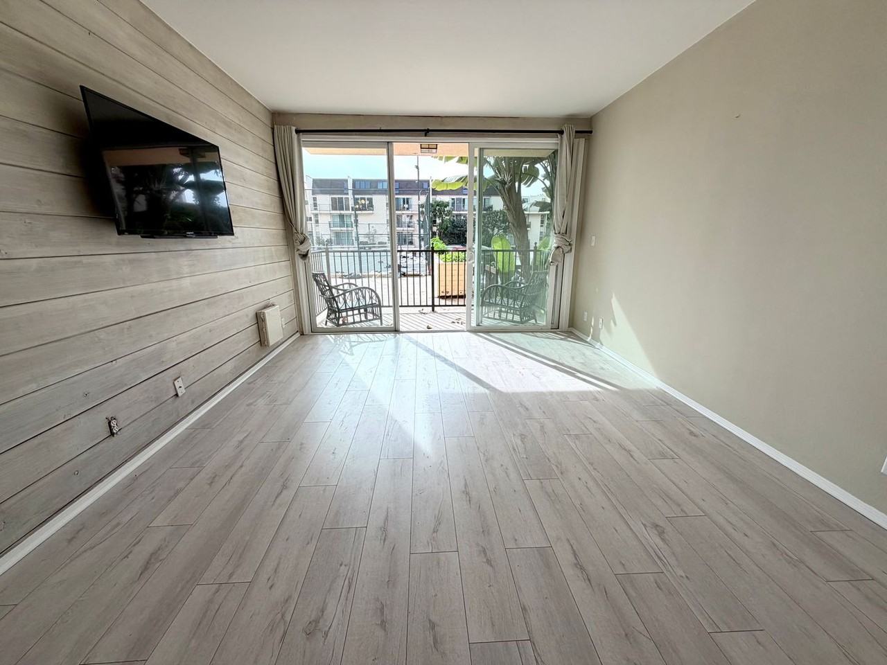 23901 Civic Center Way - Photo 5 of 27