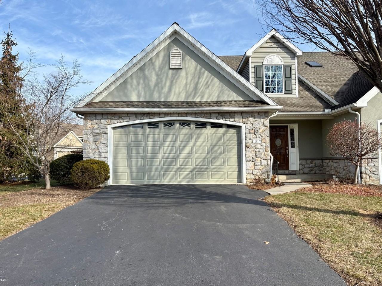 1317 Cantebury Dr - Photo 2 of 42