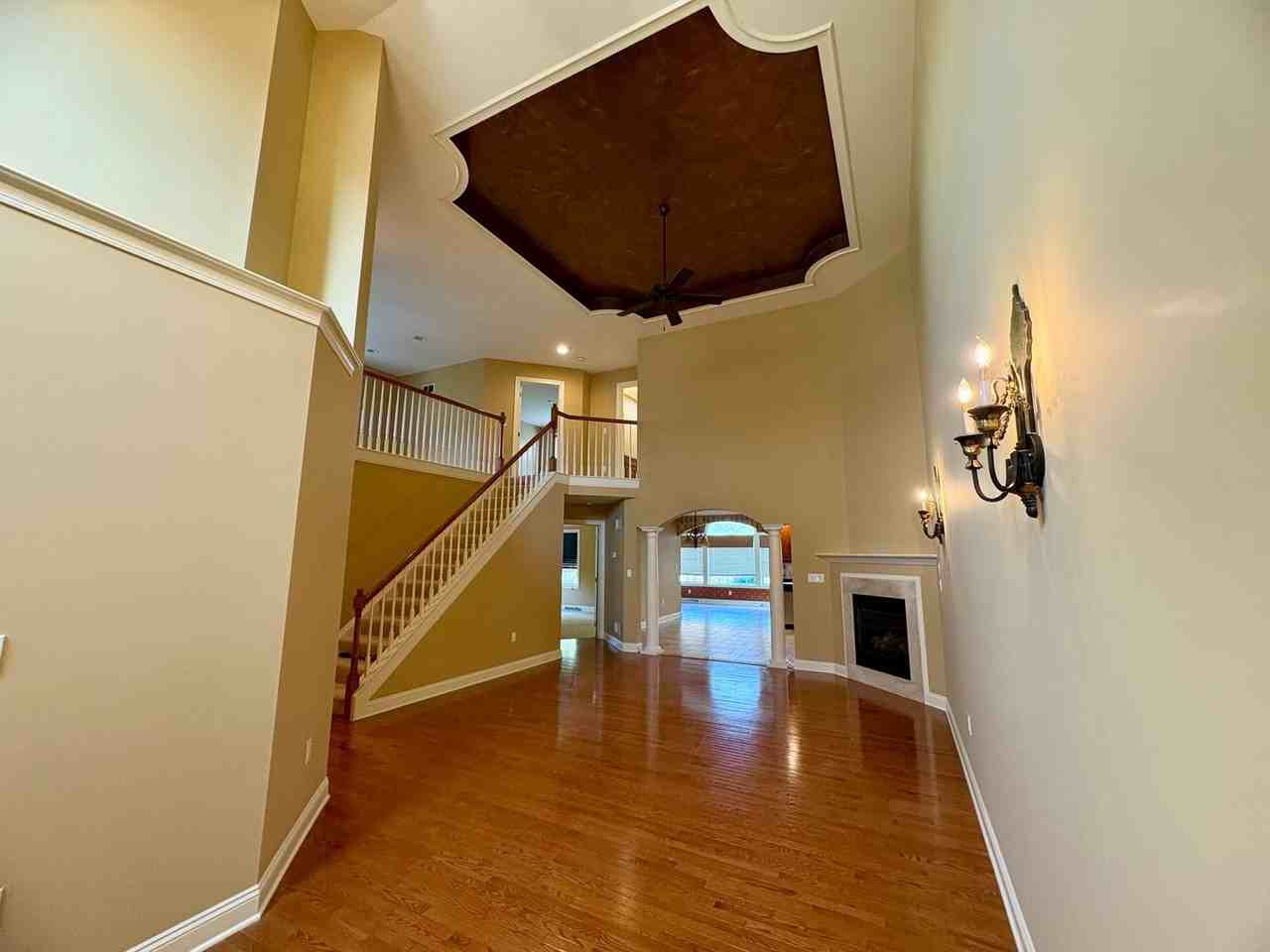 1317 Cantebury Dr - Photo 4 of 42