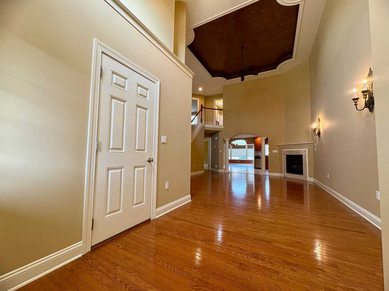 1317 Cantebury Dr - Photo 5 of 42