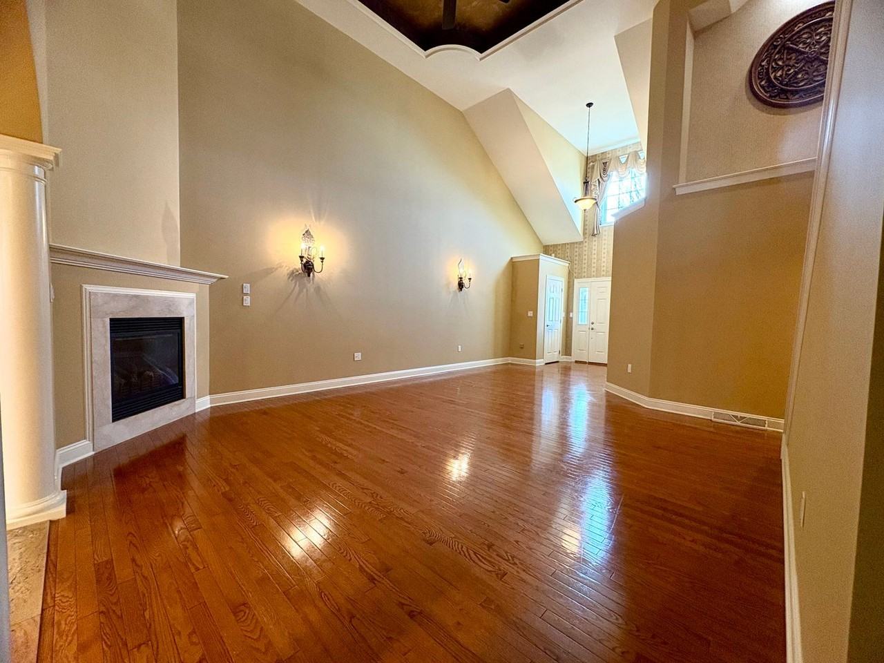 1317 Cantebury Dr - Photo 6 of 42