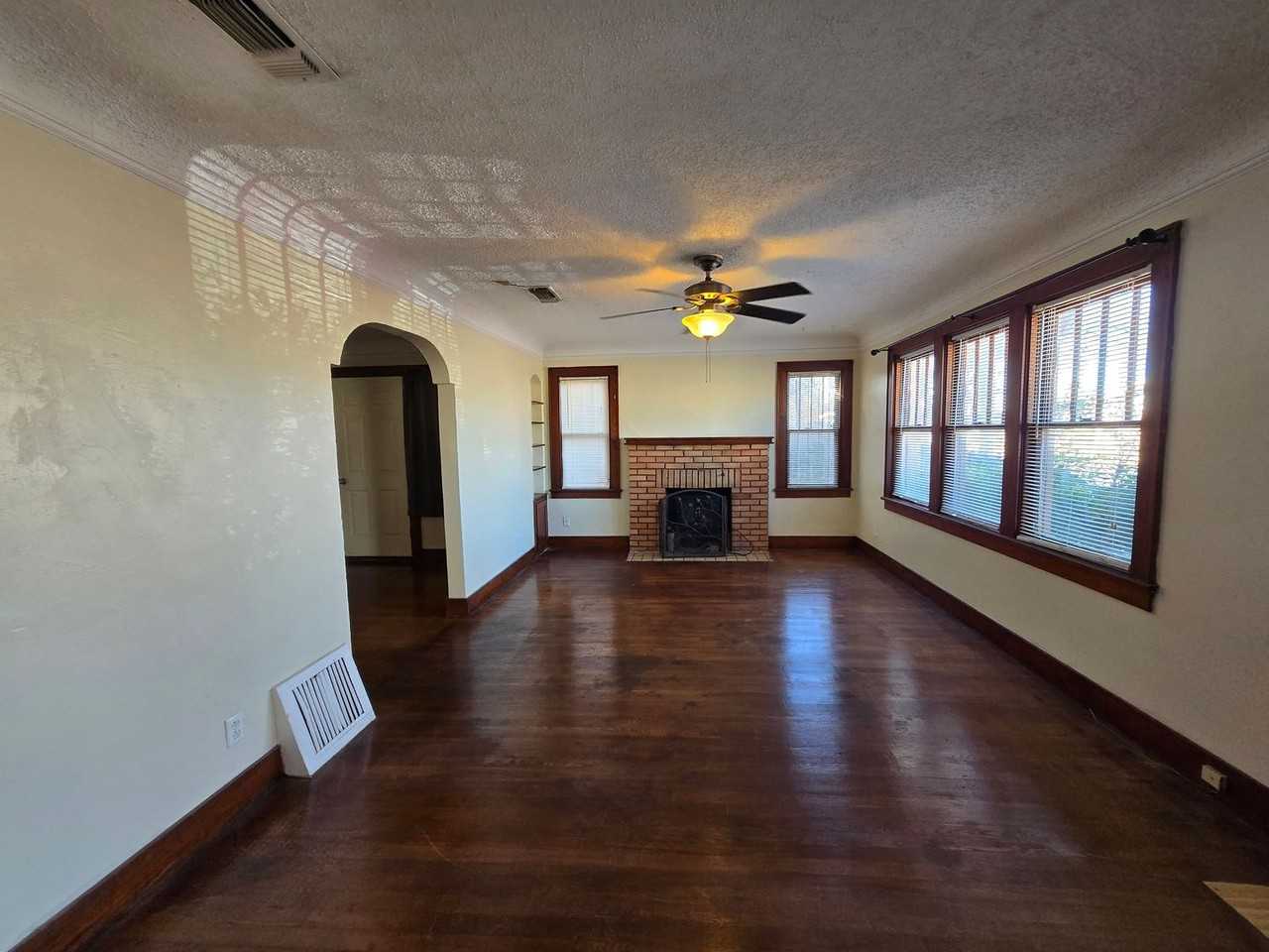 508 W 1st St - Photo 4 of 16