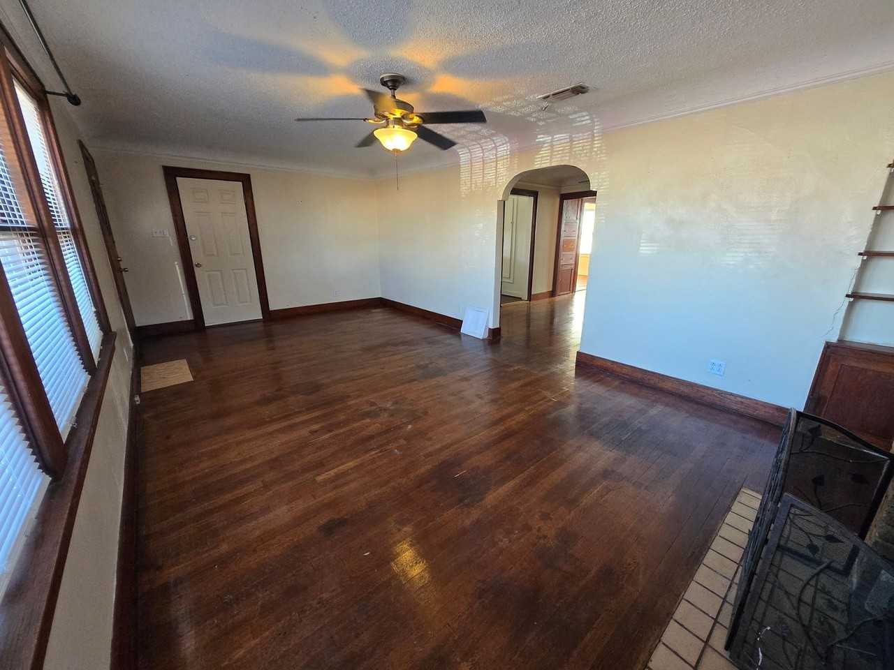 508 W 1st St - Photo 5 of 16