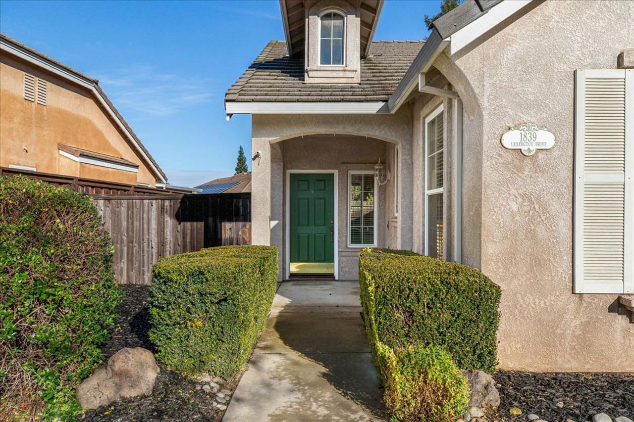 1839 Lexington Dr - Photo 5 of 45