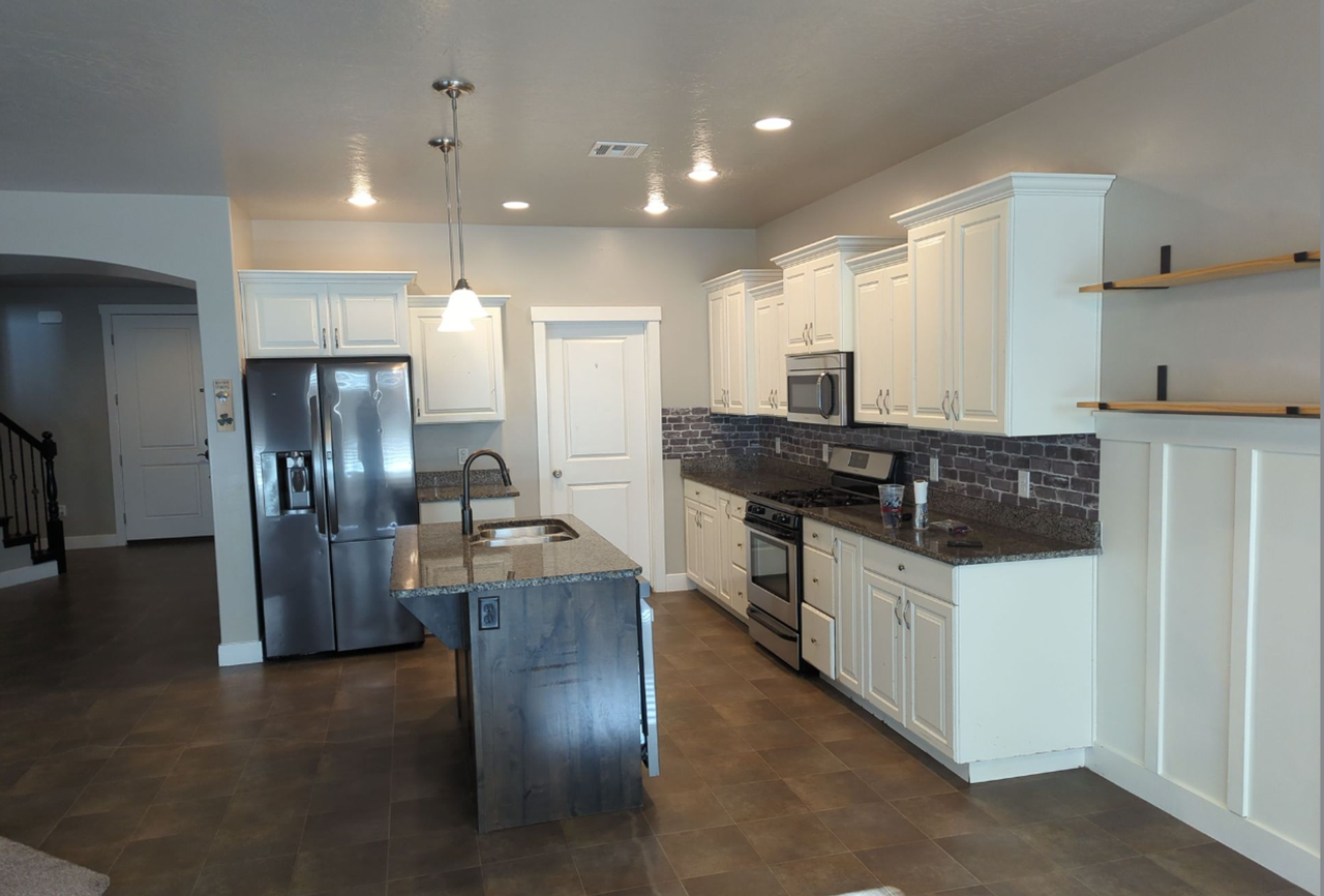 377 W 3323 S - Photo 3 of 12