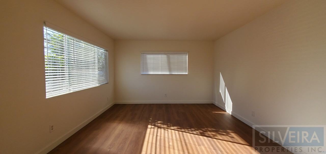 303 W Taft St - Photo 2 of 32