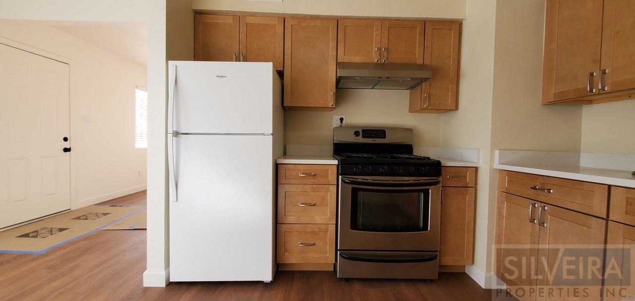 303 W Taft St - Photo 5 of 32