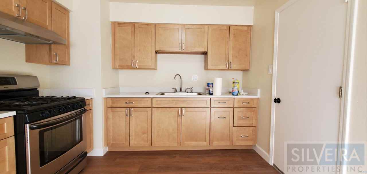 303 W Taft St - Photo 6 of 32