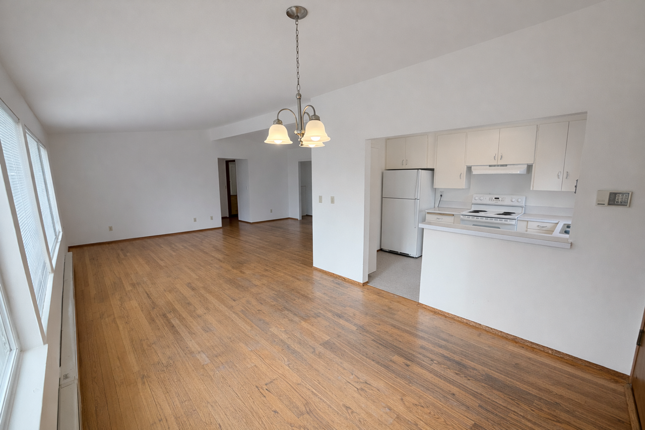 1813 Taylor Ave N - Photo 3 of 32