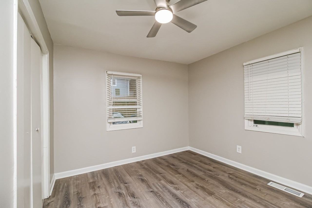 1097 Smith St Sw - Photo 6 of 11