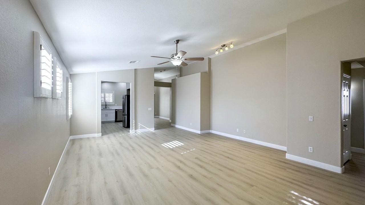 3275 Phantom Rock St - Photo 4 of 37