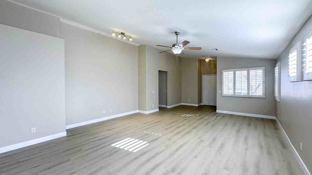 3275 Phantom Rock St - Photo 7 of 37