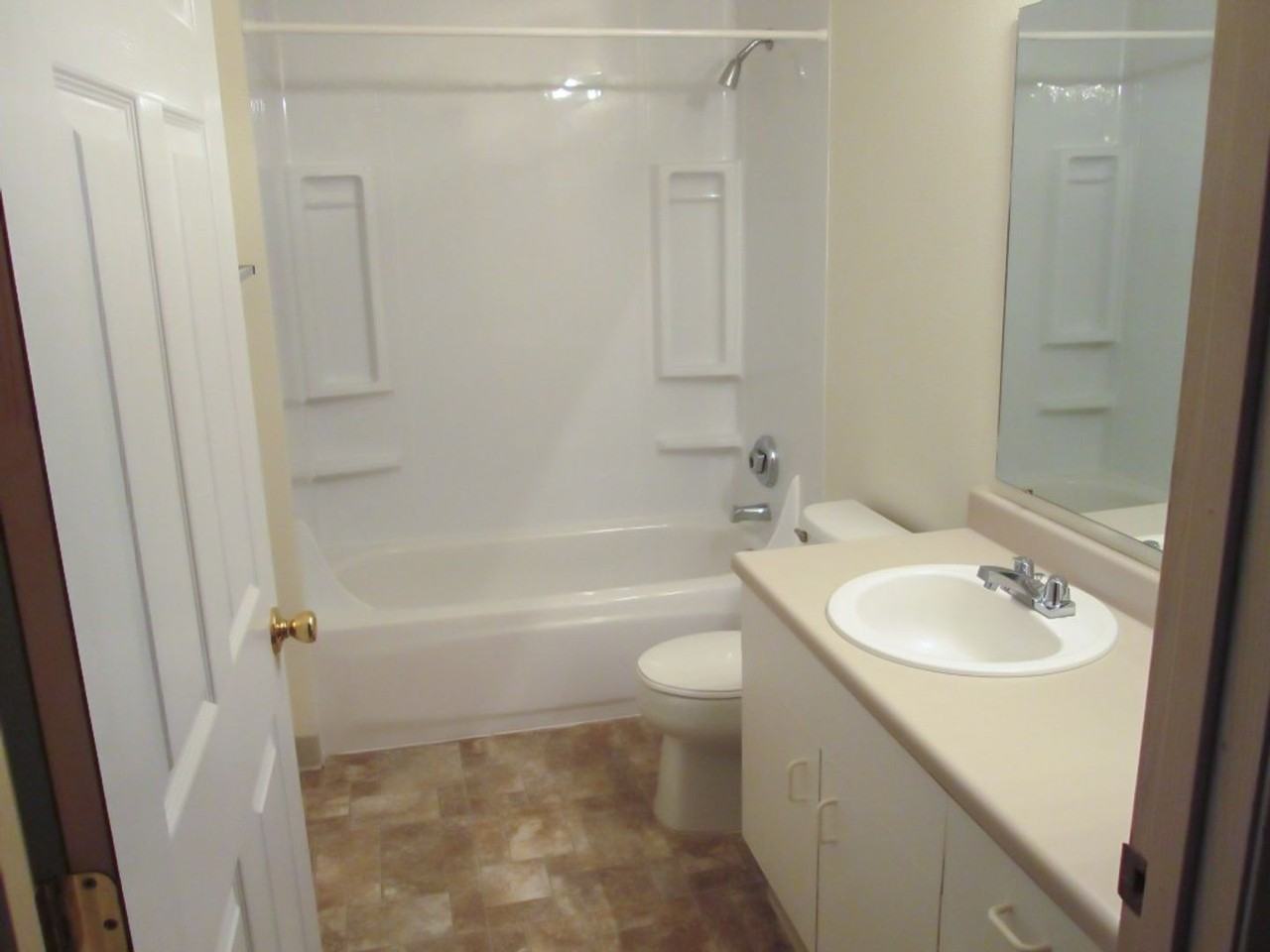 Kent Manor - Photo 6 of 26