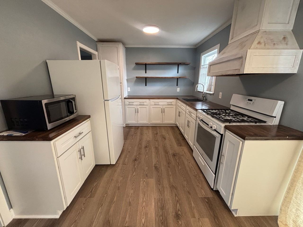 1610 Cline St - Photo 4 of 17