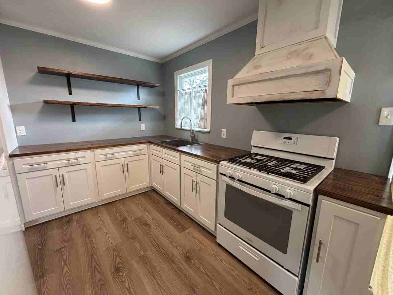 1610 Cline St - Photo 5 of 17