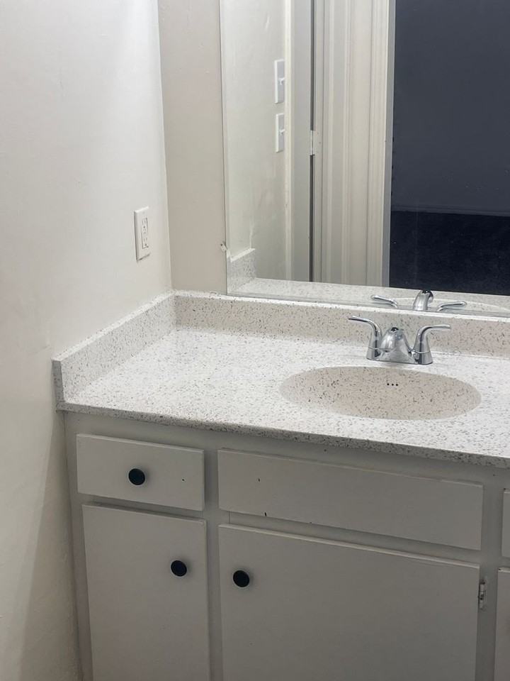 5126 S Delaware Pl #B - Photo 6 of 7