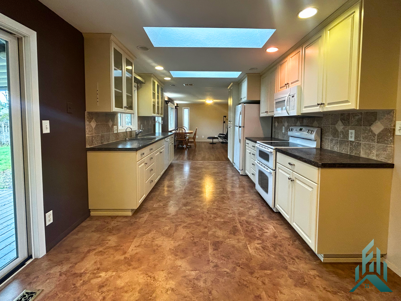 1720 Nw Arthur Cir - Photo 5 of 18