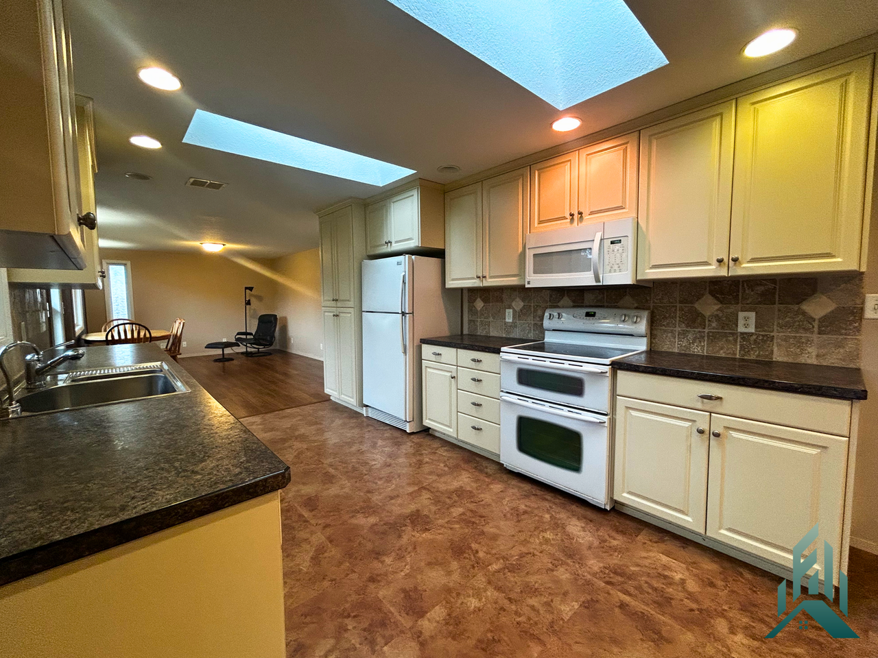 1720 Nw Arthur Cir - Photo 6 of 18