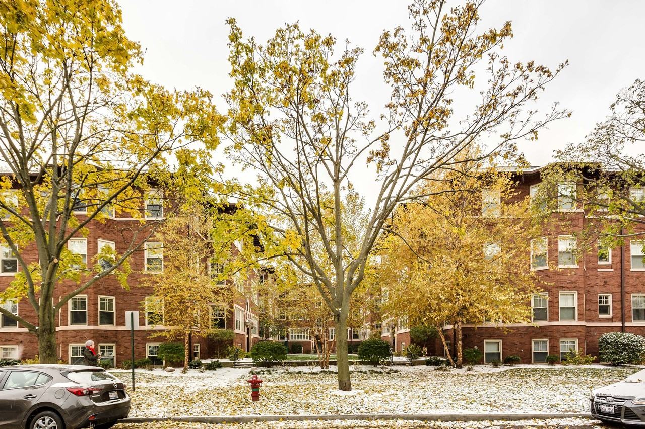 Hinman Court Condos - Photo 3 of 9