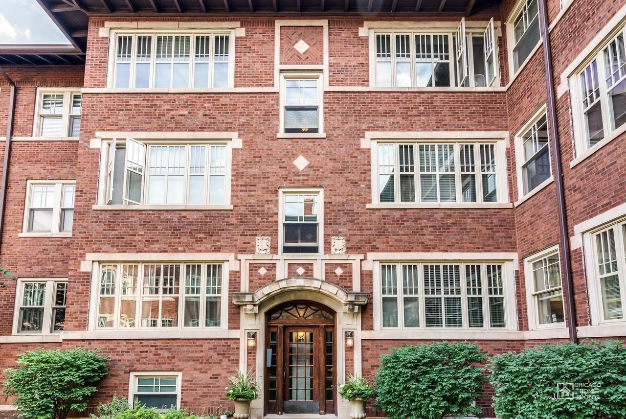 Hinman Court Condos - Photo 4 of 9