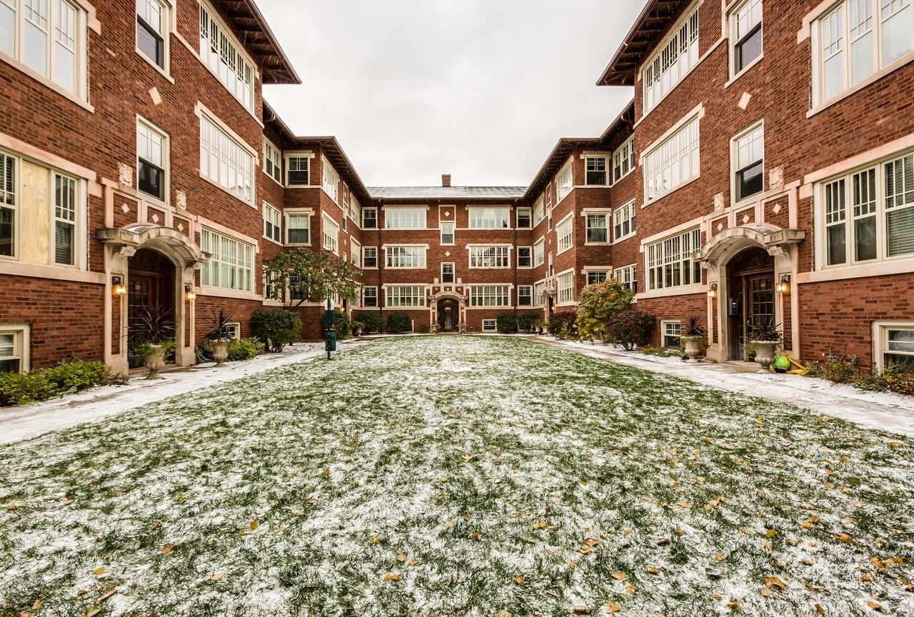 Hinman Court Condos - Photo 6 of 9