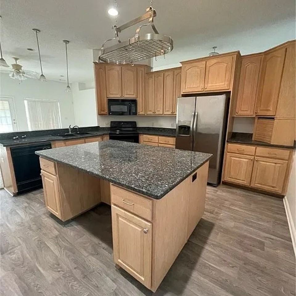 568 Marshview Dr - Photo 4 of 18