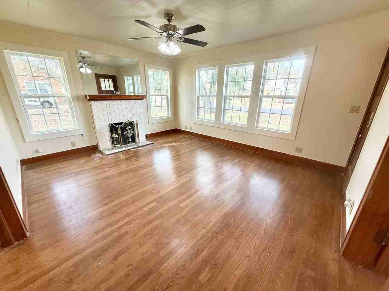 1717 E Houston St - Photo 3 of 19