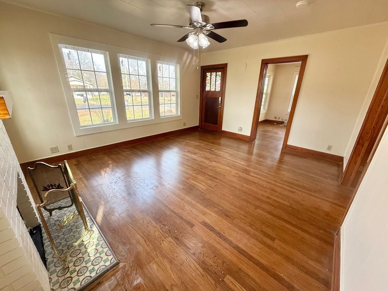 1717 E Houston St - Photo 4 of 19