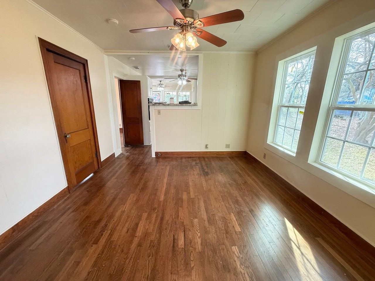 1717 E Houston St - Photo 6 of 19