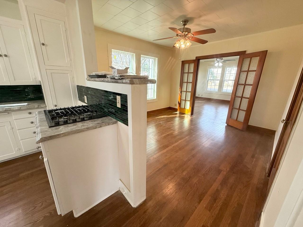 1717 E Houston St - Photo 7 of 19