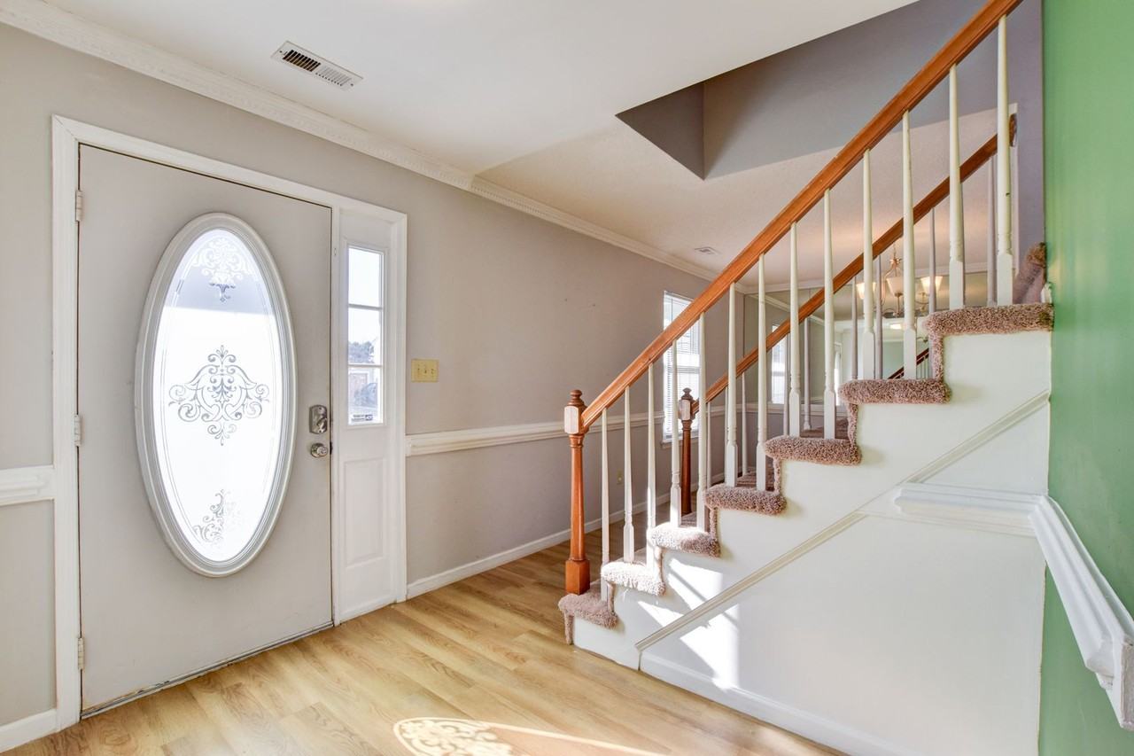 214 Jouster Way - Photo 3 of 31