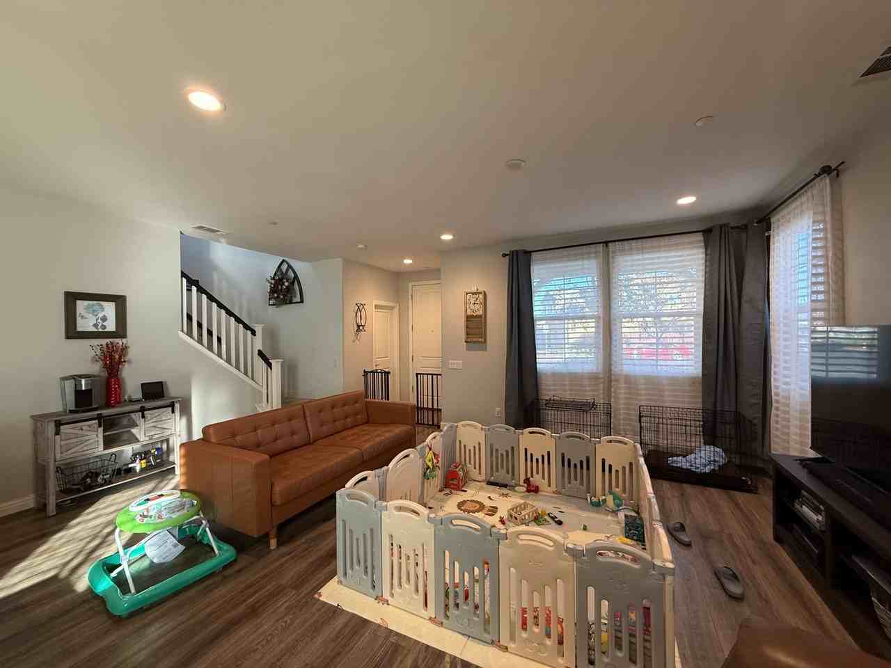 1919 Sterling Pl - Photo 5 of 41