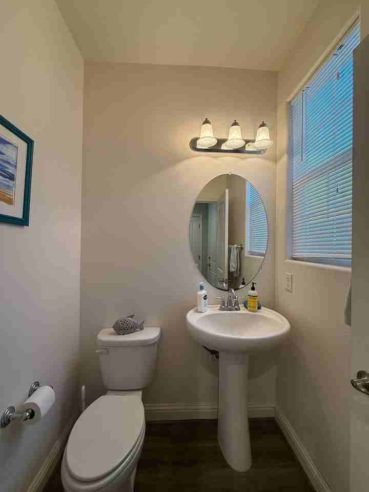 1919 Sterling Pl - Photo 7 of 41