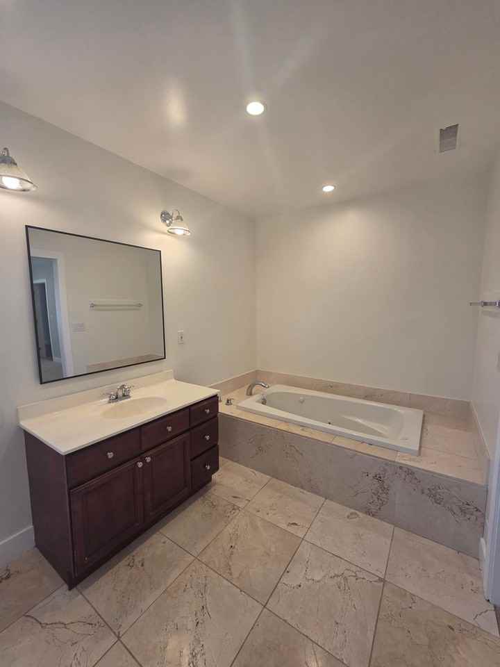 985 Phillips Ave - Photo 7 of 41