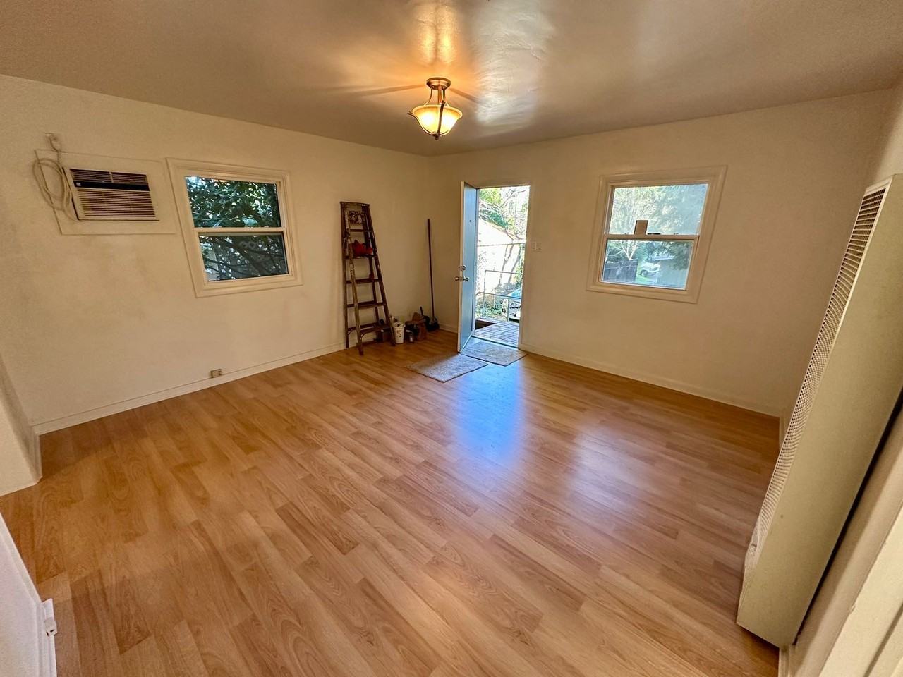 656 Brighton St - Photo 2 of 12