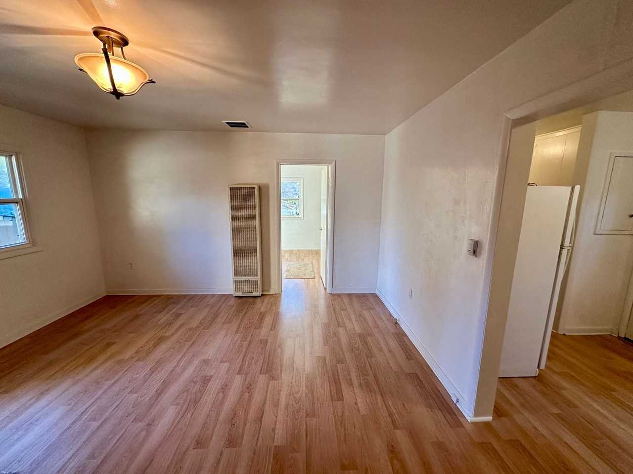 656 Brighton St - Photo 3 of 12